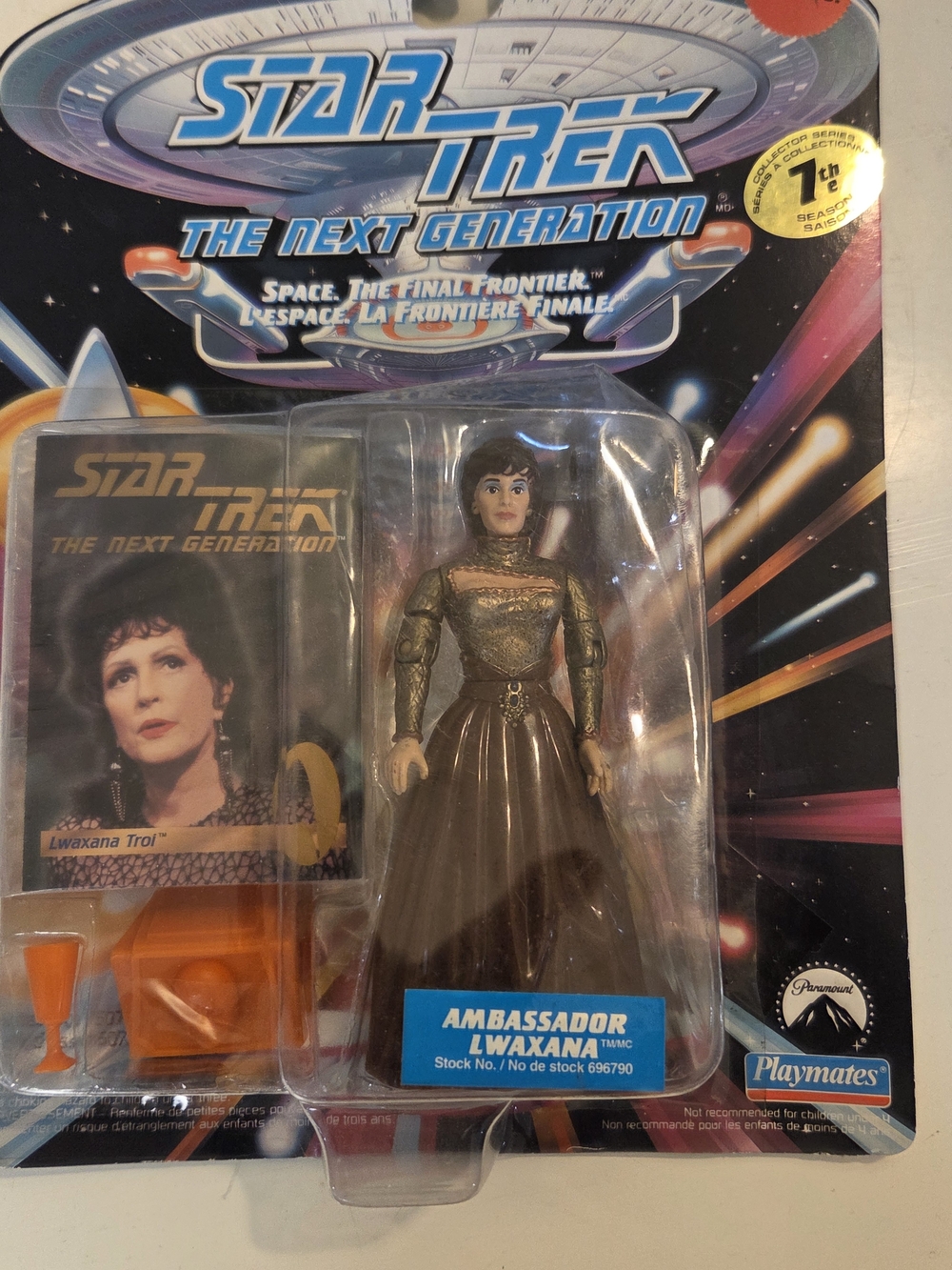 Star Trek The Next Generation Ambassador Lwaxana Action Figure - Brown & Gold - Picture 4 of 4